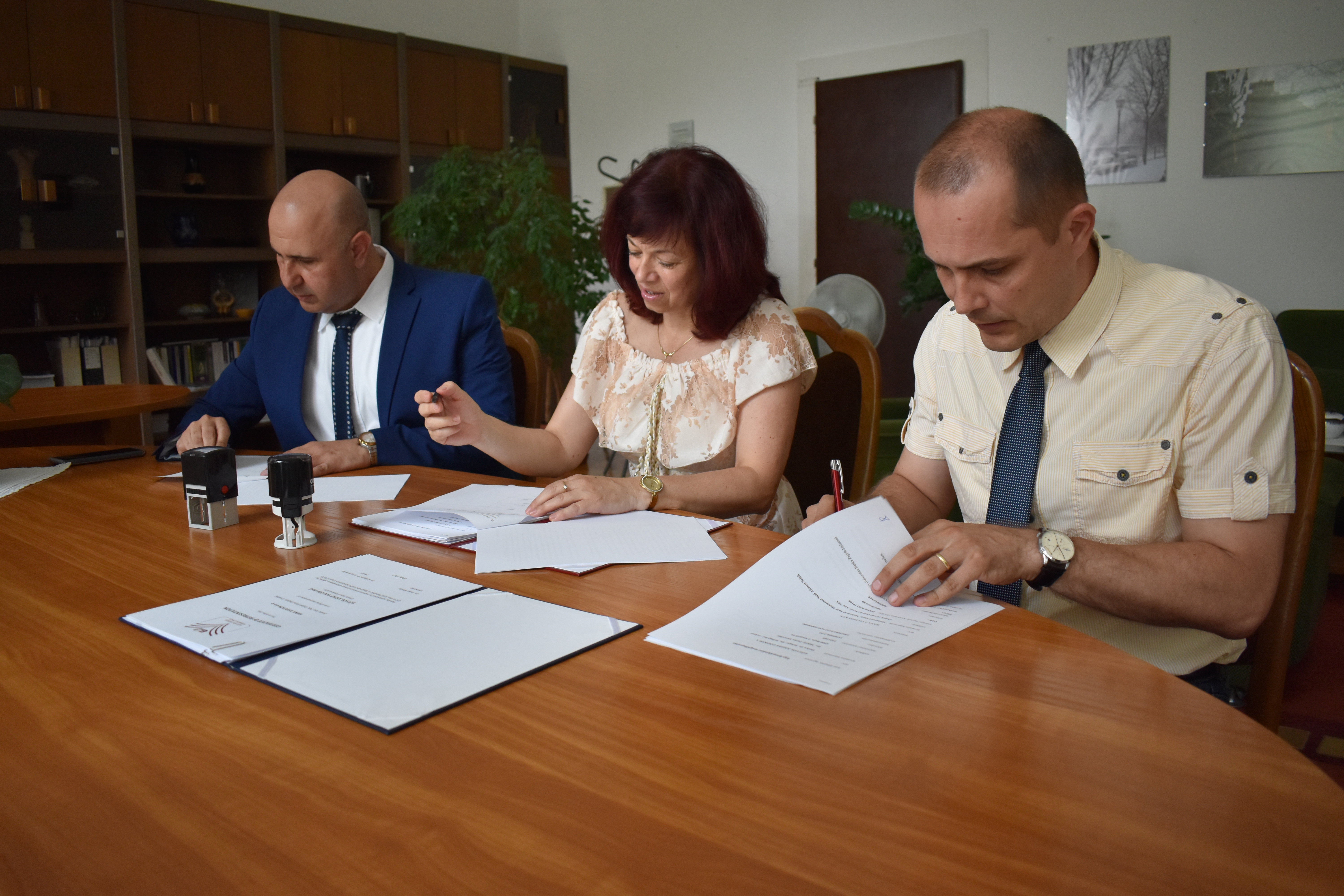 The joyful beginning of our cooperation, the moment of signing the contract.