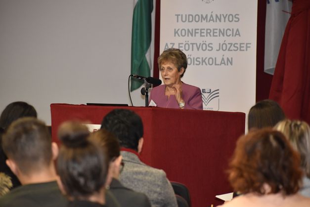 Fazekasné dr. Fenyvesi Margit plenáris előadása.