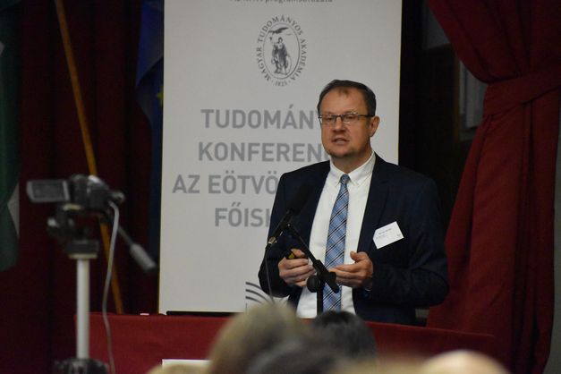 Dr. Gál Zoltán is plenáris előadást tartott.