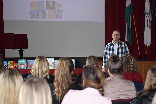 Dr. Bordás Sándor szakszemináriumokat tartott a hallgatóknak.