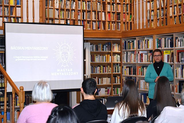 Éber Anna előadása a könyvtárban
