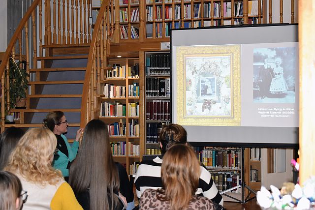 Éber Anna előadása a könyvtárban