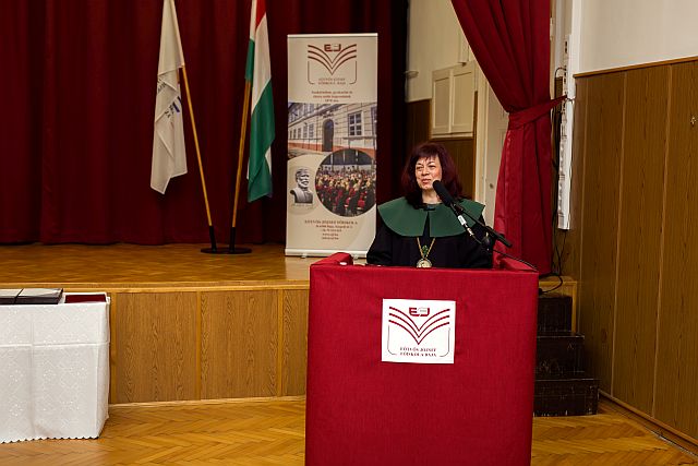 Dr. Szilágyiné dr. Szinger Ibolya rektor köszöntőbeszéde.