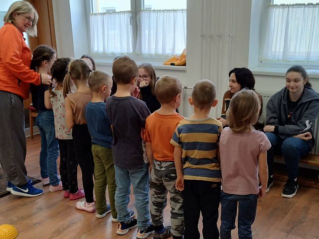 Mozgásfejlesztő foglalkozáson vettek részt a csecsemő- és kisgyermeknevelő szakos hallgatók.