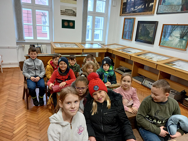 MNÁMK-s diákok az Iskolamúzeumban.
