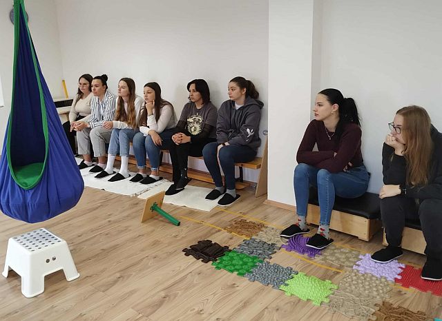 Rendhagyó órán vettek részt a csecsemő- és kisgyermeknevelő szakos hallgatók.