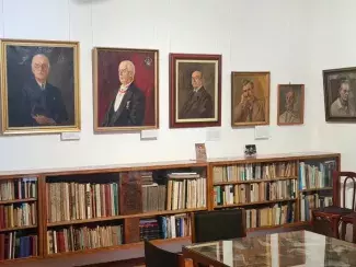 Férfiportrék az Éber-emlékházban