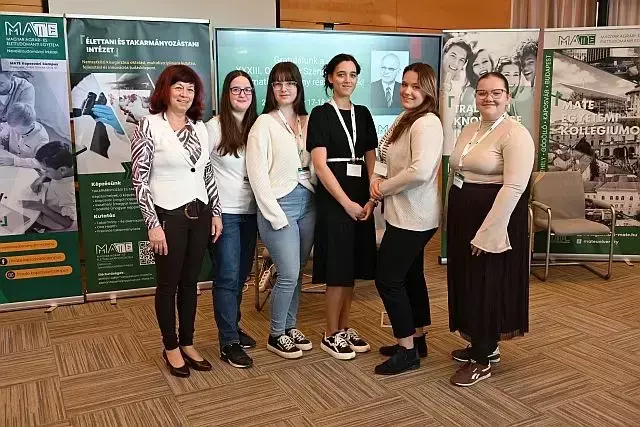 A versenyen részt vett hallgatók és felkészítőjük.
