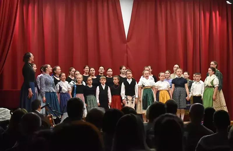 Ének, muzsika, tánc: bemutatkozott a Duna Népzene-Néptánc Tanoda az EJF-en
