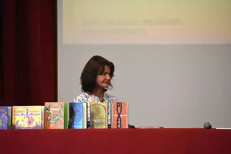 Irodalmi kalandozás Tóth Krisztinával