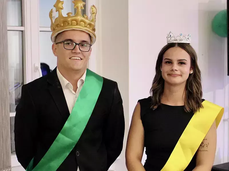 Gólyabál: elsőévesek az ünnep fényében