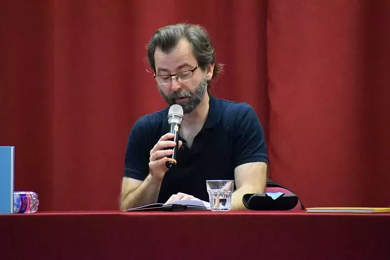 Megtelt a főiskola nagyelőadója Grecsó Krisztián előadására