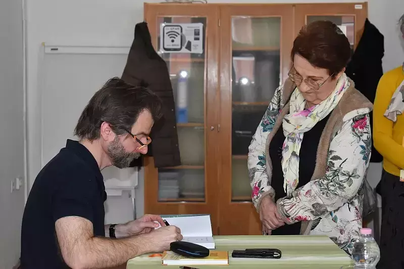 Megtelt a főiskola nagyelőadója Grecsó Krisztián előadására