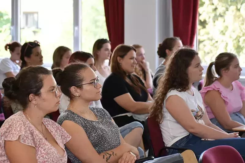 Szavannai kalandok: hallgatói tehetségből könyv született