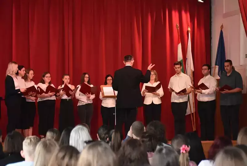 Zenétől volt hangos a főiskola épülete 