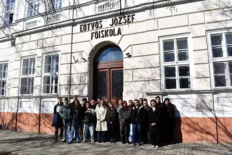Bélás diákok jártak a főiskolán
